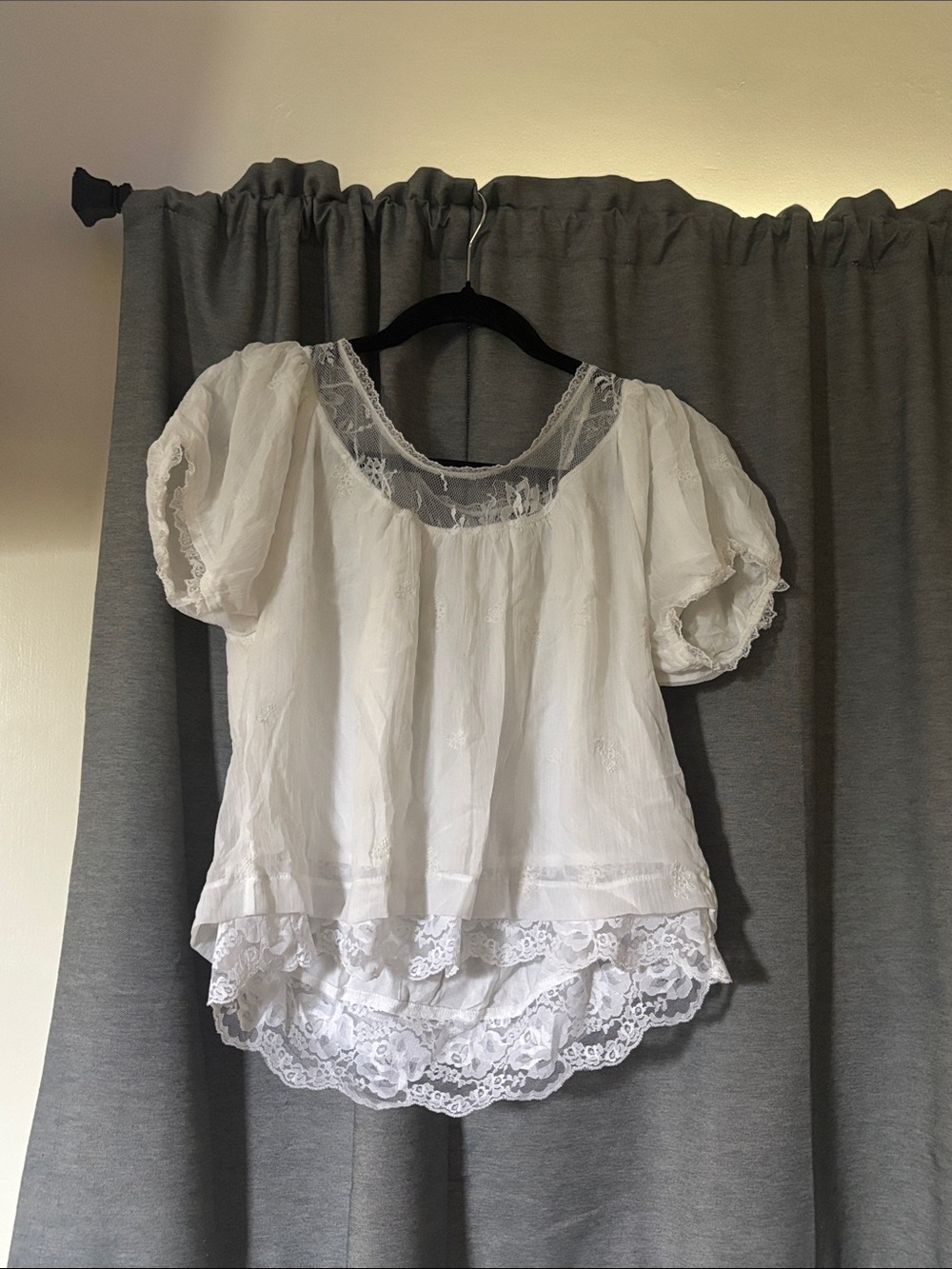 Abercrombie & Fitch White Lace-Trim Puff Sleeve Blouse
